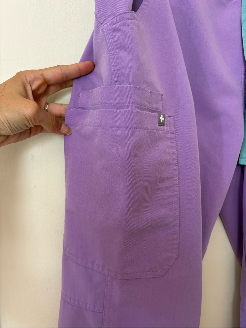 FIGS Kade Cargo Straight Leg Scrub Pants Lilac Dawn #2959 Sz Medium - Picture 8 of 11